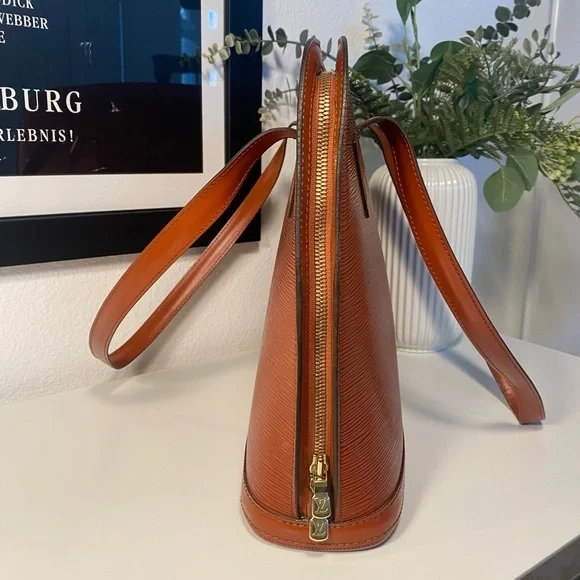 Vintage Louis Vuitton Epi Lussac Shoulder Bag In Kenyan Fawn - Picture 7 of 15